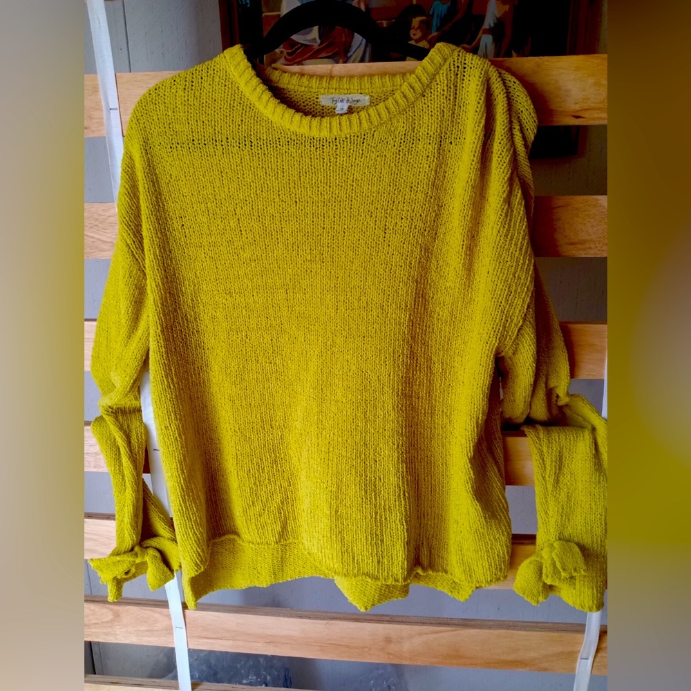 Mid cut sweater